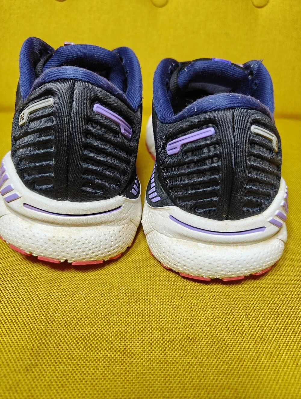 Brooks Adrenaline GTS 22 Women's Running Shoes Black/Purple/Coral Sneaker Sz 5.5